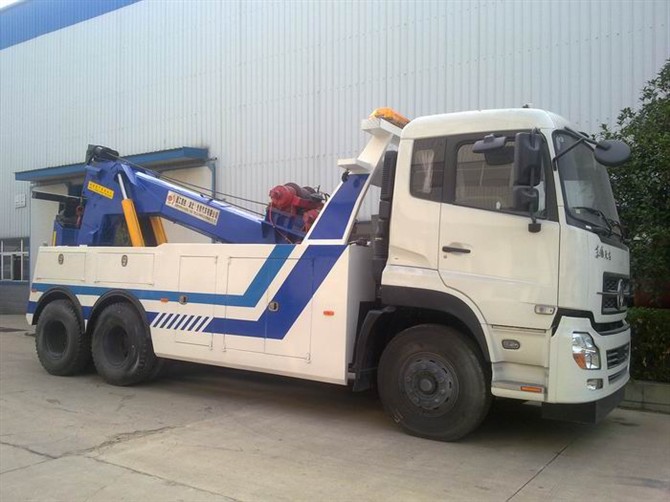 國(guó)五東風(fēng)天龍后八輪一拖二清障車(chē)