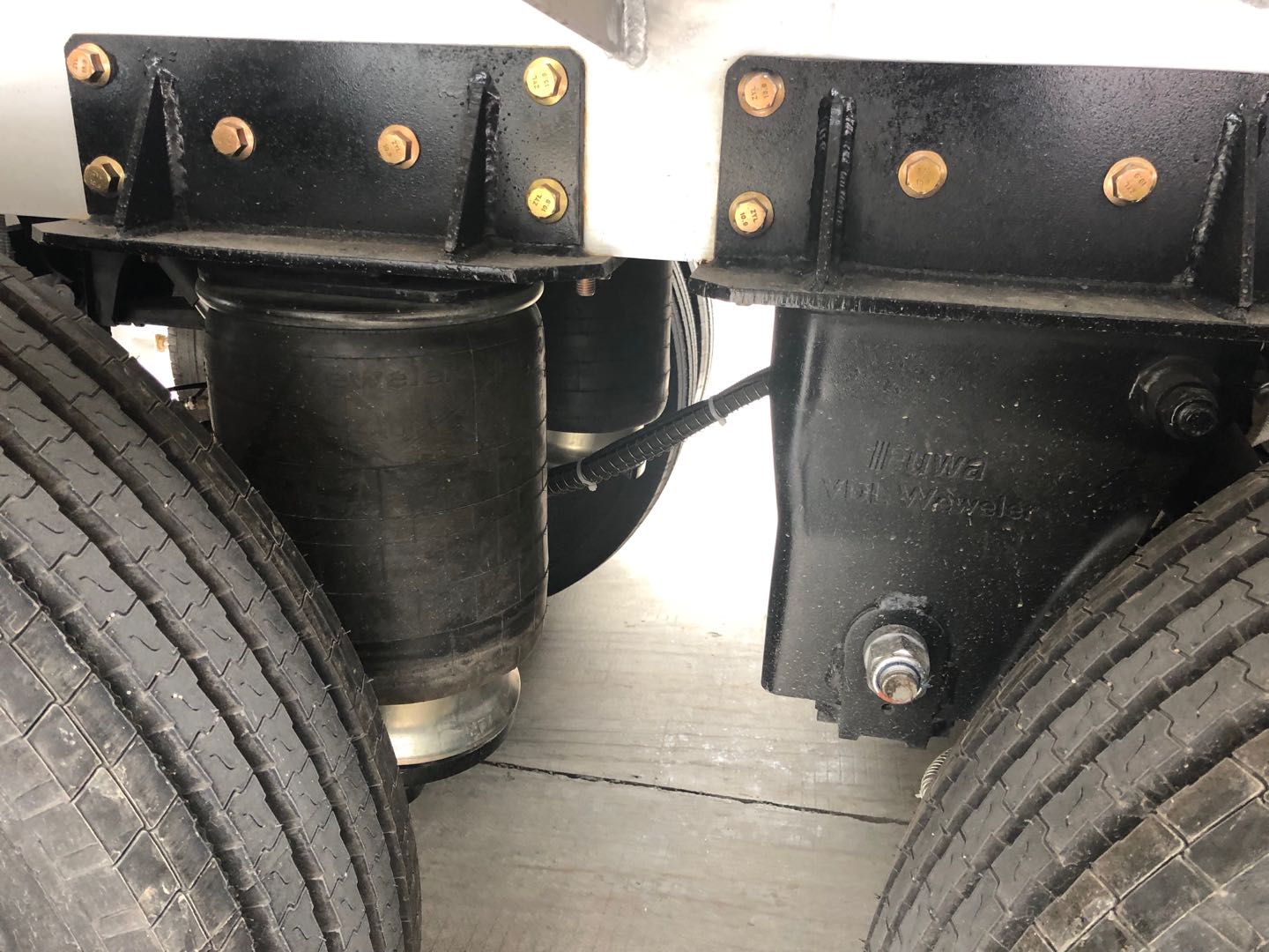 油罐車空氣懸掛圖片 油罐車空氣懸掛圖片