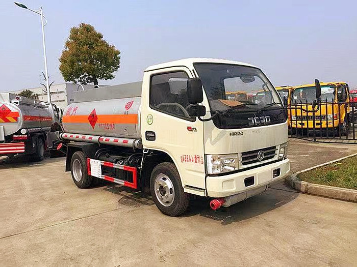 東風小多利卡2.15方藍牌加油車(2噸油罐車)15897613868 東風小多利卡2.15方藍牌加油車(2噸油罐車)15897613868