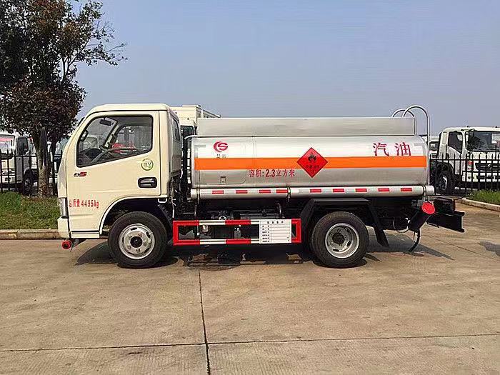 東風小多利卡2.15方藍牌加油車(2噸油罐車)15897613868 東風小多利卡2.15方藍牌加油車(2噸油罐車)15897613868