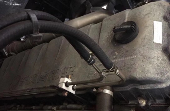 東風天龍前四后八油罐車發動機圖片 東風天龍前四后八油罐車發動機圖片