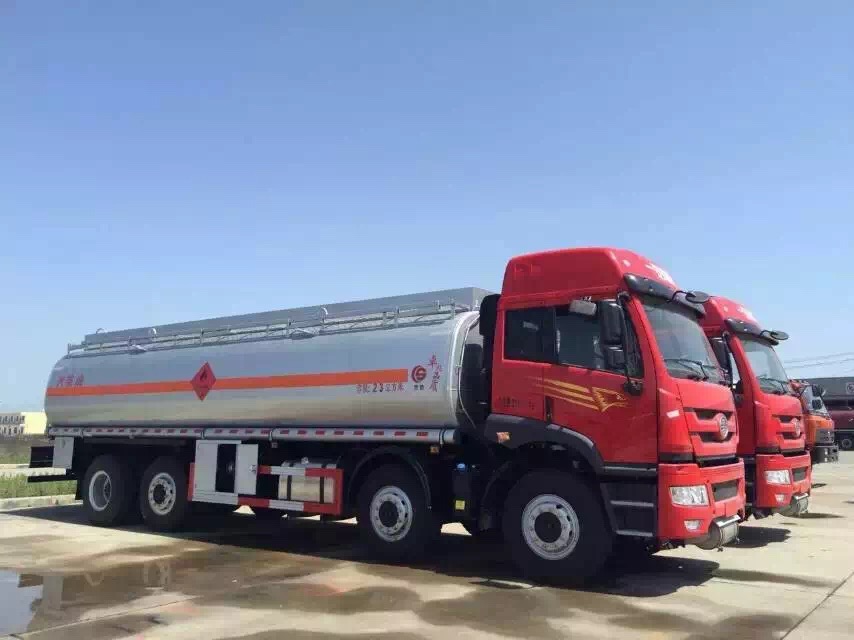 青島解放悍威前四后六油罐車圖片 青島解放悍威前四后六油罐車圖片