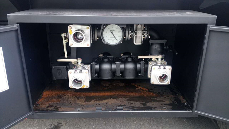 青島解放悍威前四后六油罐車細節圖片 青島解放悍威前四后六油罐車細節圖片